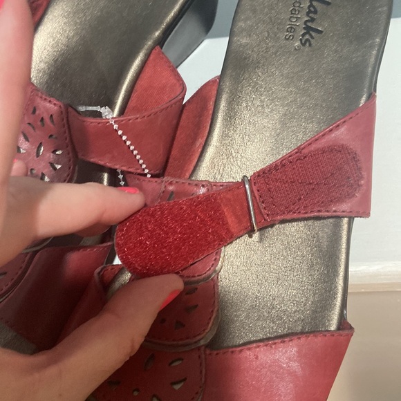 CLARKS Bendables Leather Wedge Sandals Red color Women's Size 10M inspect photos - Picture 11 of 15